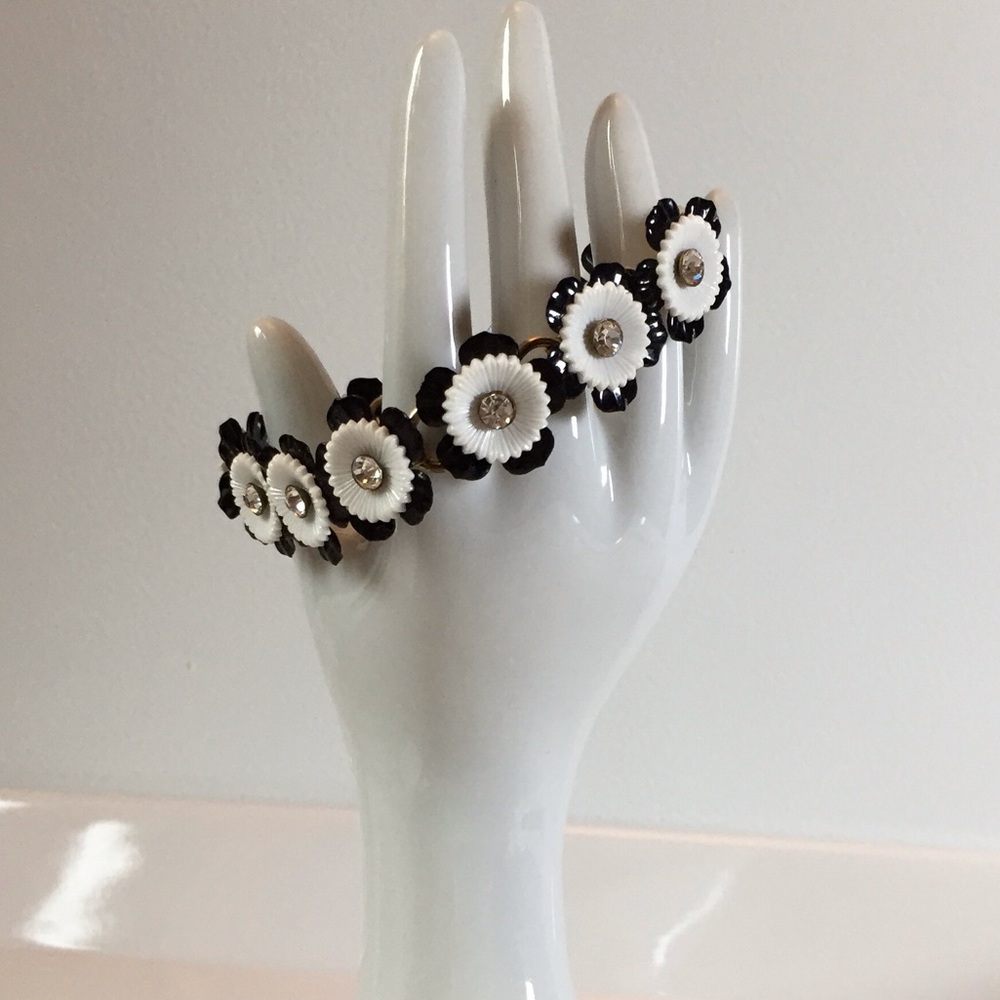 7” Vintage Black and White Flower Bracelet